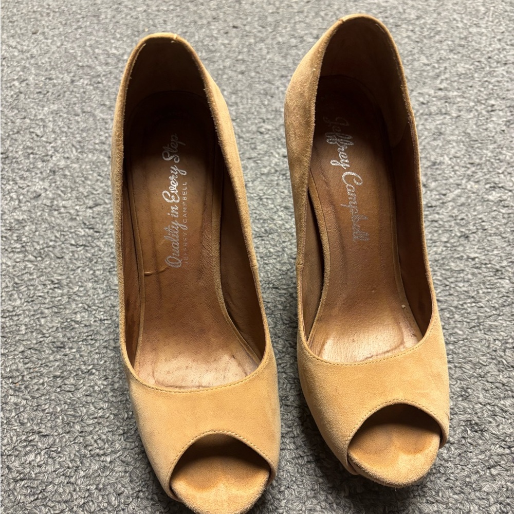 Size 6.5 Tan suede peep toe heels #glamour